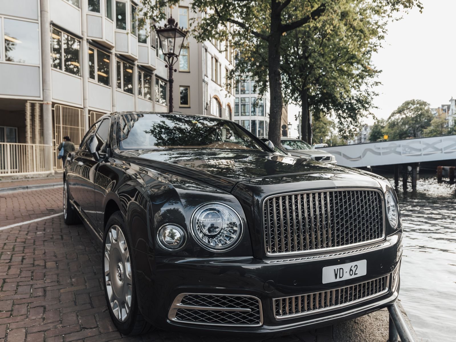 Bentley Mulsanne vs Mercedes S-Class for Weddings