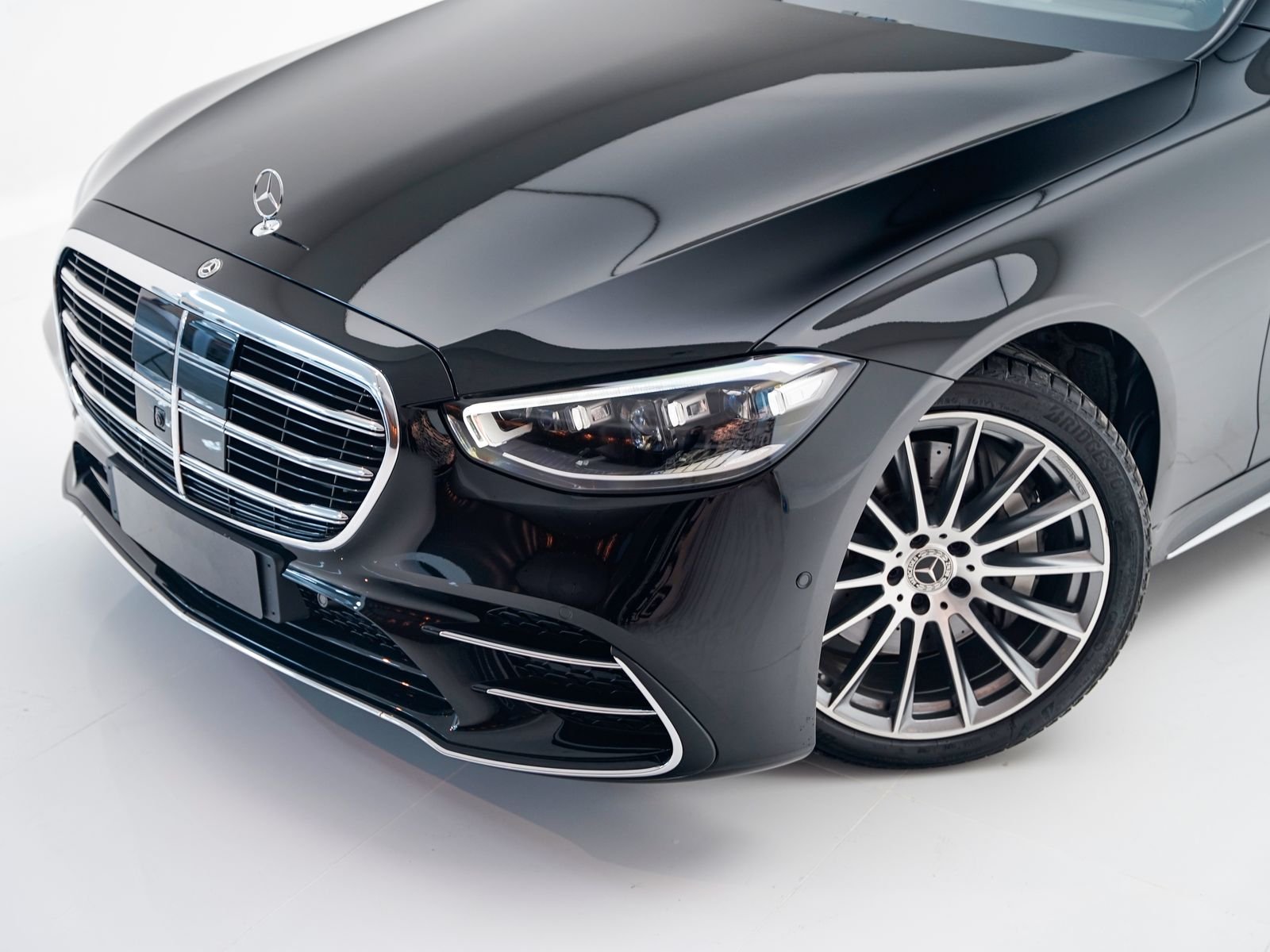 Wedding chauffeur Melbourne — mercedes